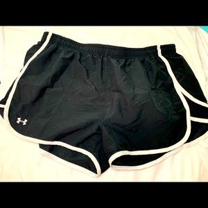 Large under armour heat gear running shorts